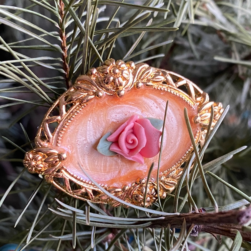 Avon Orange🍊Sherbet Enamel🪆Vintage Porcelain🎀 Brooch